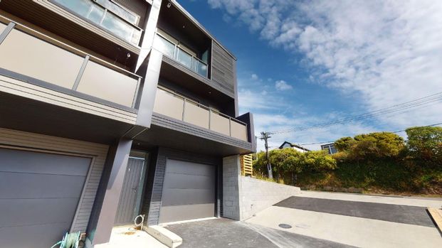 *Quality living in Seatoun Heights awaits—secure your new home now!* - Photo 1