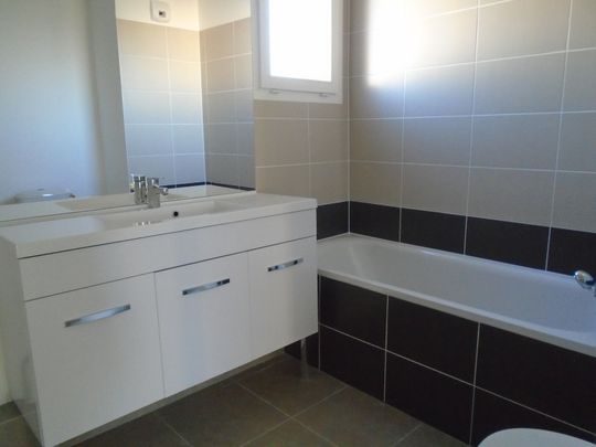 Location Maison 4 pièces 72m² CARPENTRAS 84200 - Photo 1