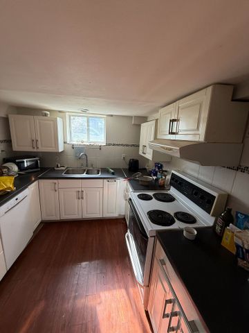 For Lease - 32 Belgravia Avenue Unit# Bedroom 1, Toronto, Ontario - Photo 3