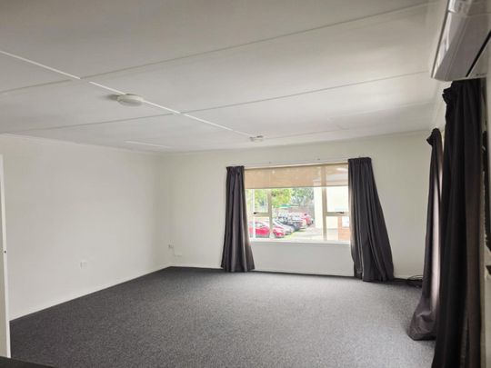 Seaside apartment in Bucklands Beach - Photo 1