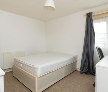 3 bedroom apartment to rent - Photo 4