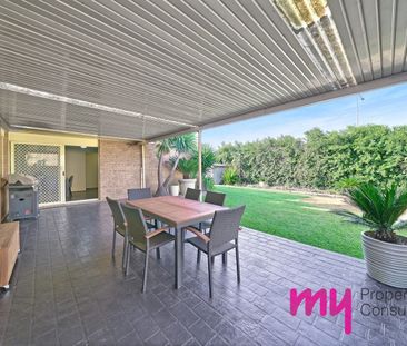 FOUR BEDROOM FAMILY HOME! - Photo 2