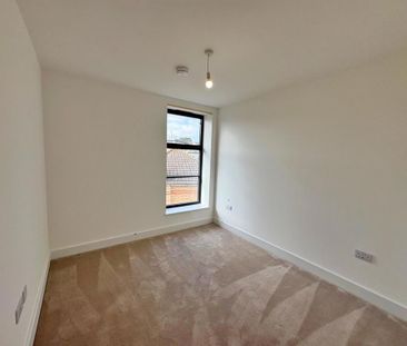 2 bedroom penthouse to rent - Photo 4