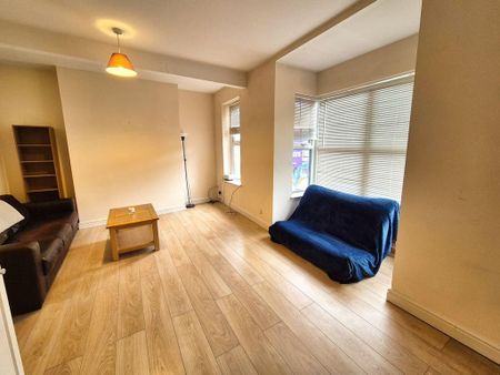 1 bedroom in a house share to rent - Photo 3