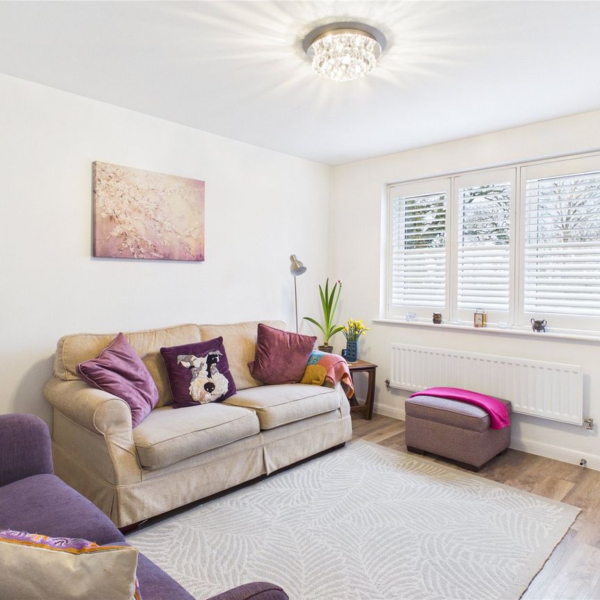 2 bedroom House in Power Close, Wokingham - Photo 1