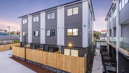 3 Bedroom Brand-New Luxury Terrace Houses for Rent! - Photo 2