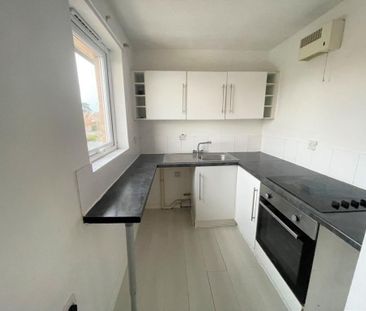 Property to rent - Photo 2