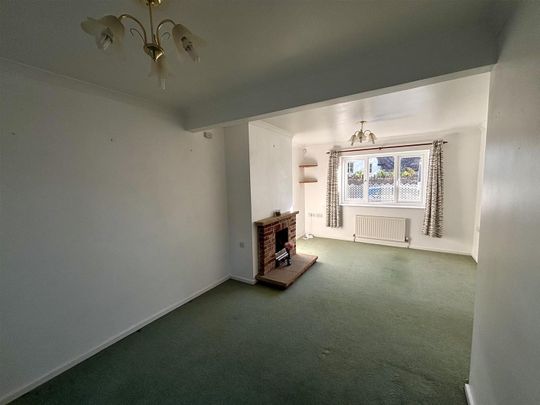 Applefield Road, Drimpton - Photo 1