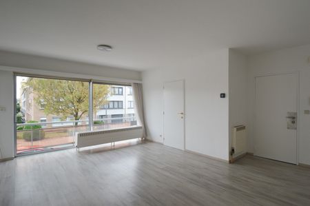RUIM APPARTEMENT MET AUTOSTAANPLAATS - Photo 4