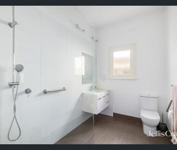 Spacious Family Living in a Prime Kew Location - Photo 5