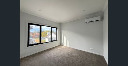Nearly New 2 Bedroom plus Study Townhouse Close To Northland Shopping Centre! - Photo 3