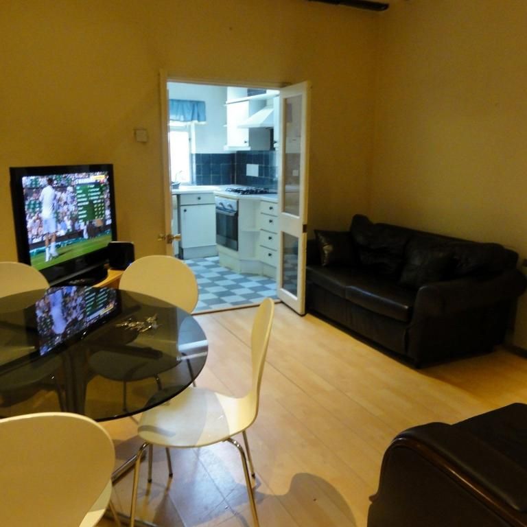 4 bedroom house to rent - Photo 1