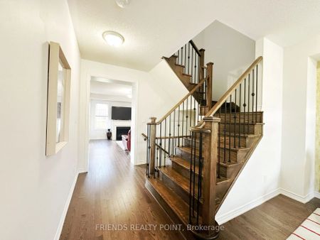 Condo Townhouse For Lease | E9233655 - Photo 2
