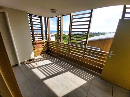 Location Appartement 2 pièces 47m² ST PIERRE 97410 - Photo 4