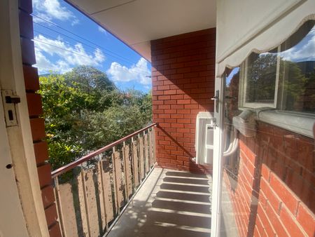 13/1080 Glenhuntly Road, Glen Huntly VIC 3163 - Apartment For Rent | Domain - Photo 2