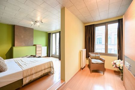 Mooie en gerenoveerde woning in populaire straat te Borgerhout - Photo 5