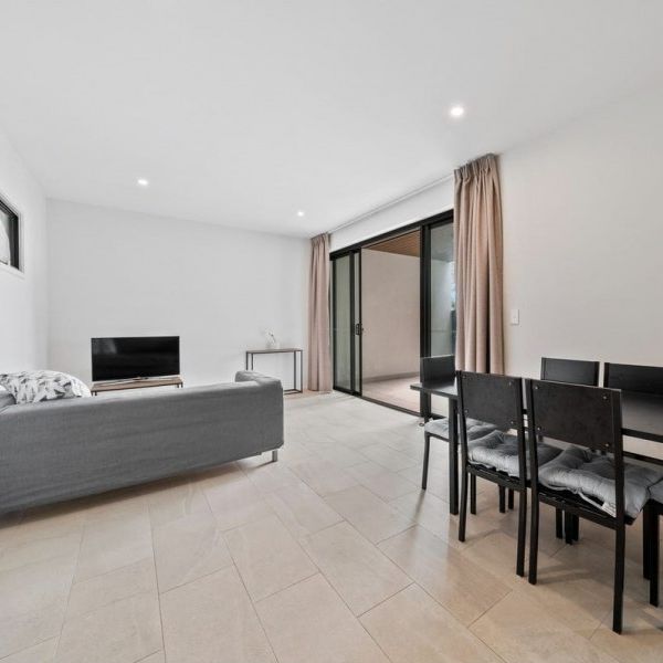 Spacious & Modern Unit â Steps to Indooroopilly Shops, CafÃ©s & Transport - Photo 1