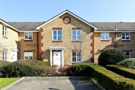 Wentworth Court, Waterside Close, Surbiton, Surrey, KT6 flat to rent - Photo 2