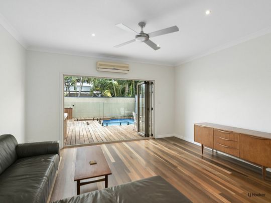Four Bedroom Duplex With Pool - Walk To Beach - Photo 1