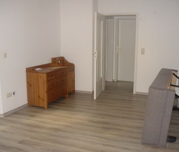 Geräumige Souterrainwohnung - Foto 3