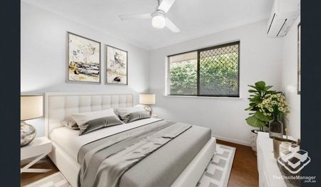 Modern Family Living in a Prime Ormiston Location - Photo 4