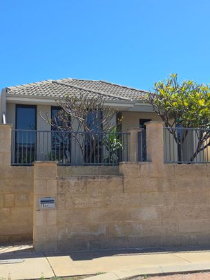 184 Pebble Beach Boulevard, Meadow Springs WA 6210 - House For Rent | Domain - Photo 1