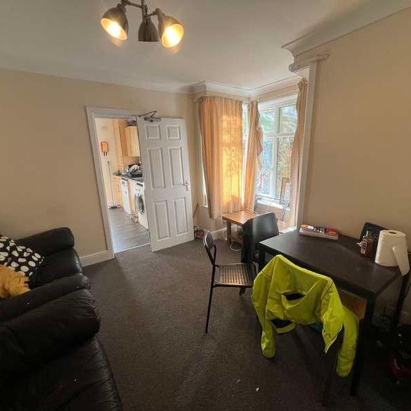 Livingstone Road, SO14 - Photo 1