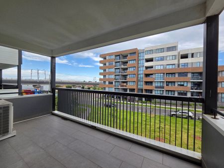 Modern 2 Bed Apartment in Prime Clayton Location - Photo 5