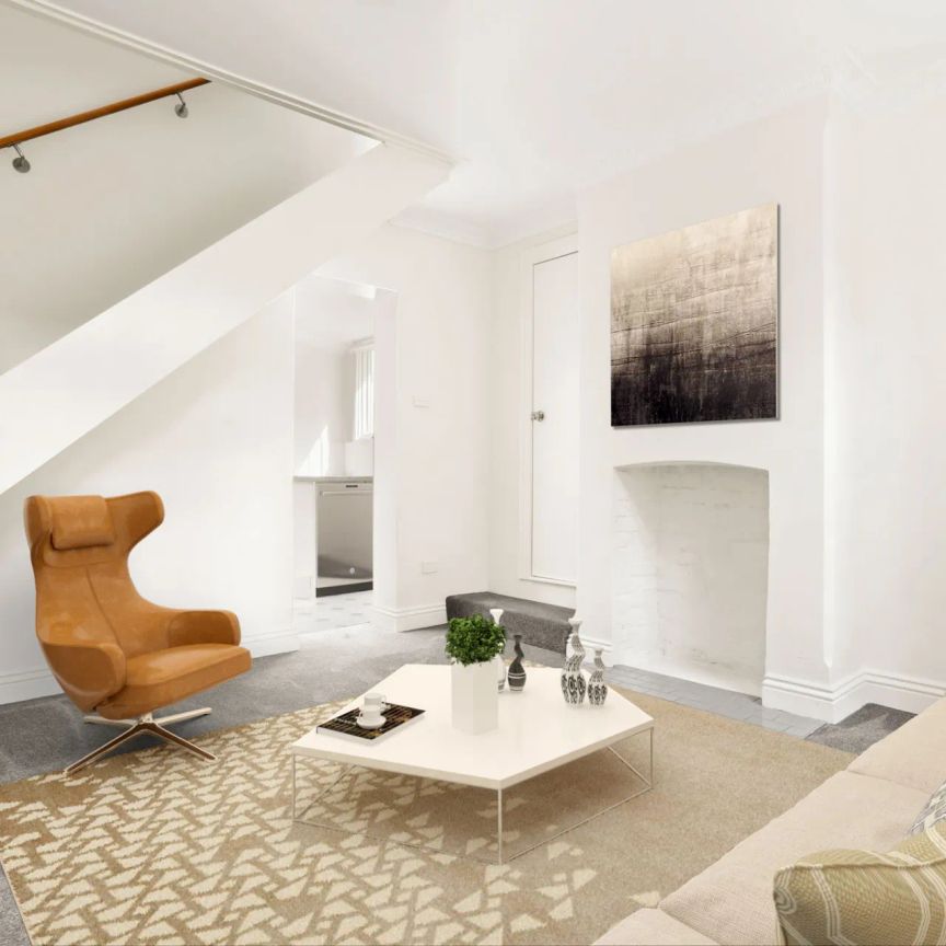 Newly refurbished charming one-bedroom terrace awaits! - Photo 1