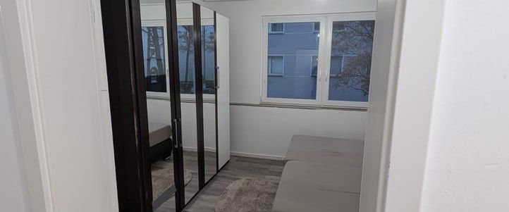 Helle 3-Zimmer-Wohnung mit Einbauküche in Duisburg-Ruhrort - Photo 1