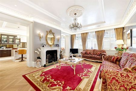A very impressive interior designed apartment where every attention to detail has been used to create luxury living. - Photo 2