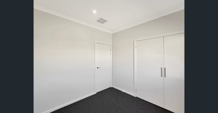 🏡 Brand New 4-Bedroom House in Eynesbury - Photo 2