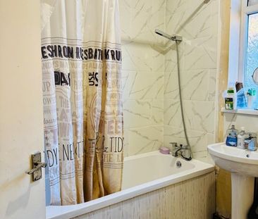 Room in a Shared House, Dobroyd Street, M8 - Photo 5