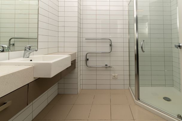 Fabulous and Sunny Apartment including carpark - Photo 1