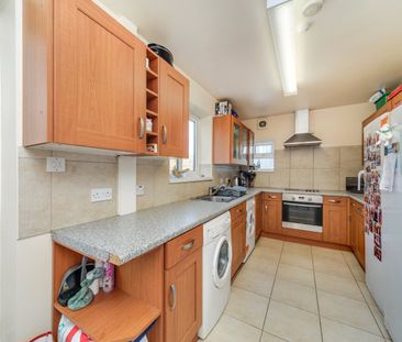 5 bedroom semi-detached house to rent - Photo 3