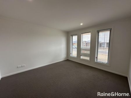 Spacious 4-Bedroom Family Home with Modern Comforts! - Photo 3