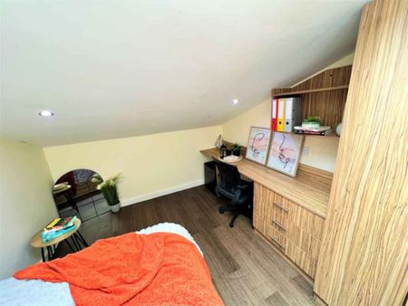 Deluxe Skylight En-Suite - Photo 3
