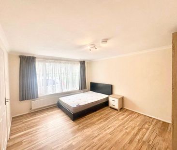 1 bedroom sharedAccommodation in The Green, Bracknell - Photo 3