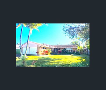 3 BEDROOM FAMILY HOME WITH POOL - Photo 5