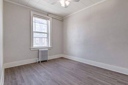 Renovated Suite - 1 Bedroom - Photo 2