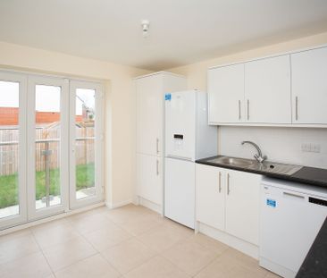 3 bedroom house to rent, Available unfurnished from 28/03/2025 - Photo 1