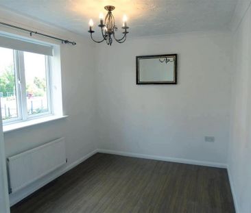 3 bedroom end of terrace house to rent - Photo 3