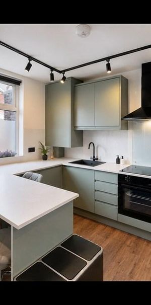 1 bedroom in a house share to rent - Photo 1