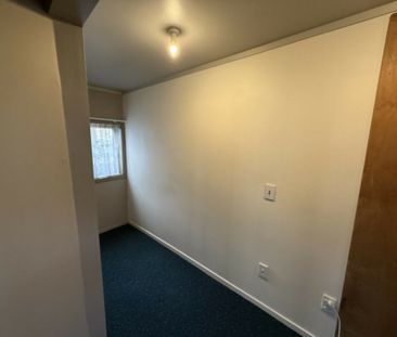 Tidy 2-Bedroom Apartment in Central Location - Photo 1