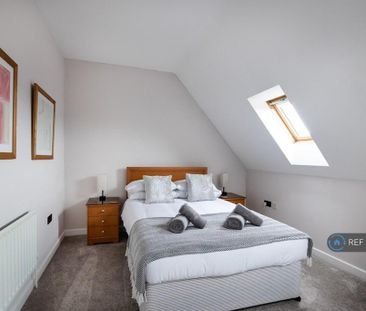 3 bedroom flat to rent - Photo 5