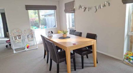 Stunning Home In Linden Grove - Photo 2