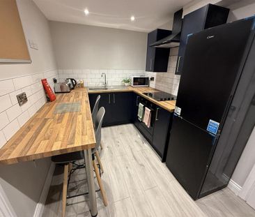 1 bedroom in a house share to rent - Photo 4