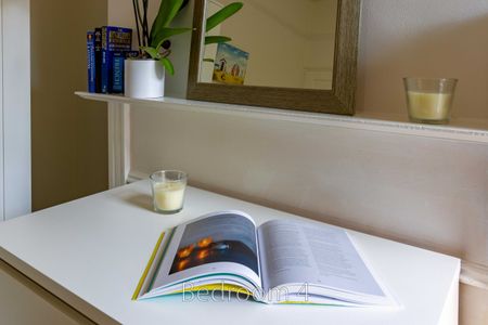Room 3 - Photo 5