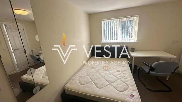 6 bedroom terraced house to rent - Photo 1