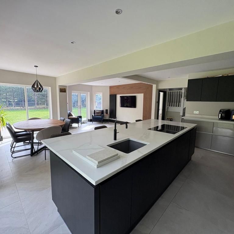 5 bedroom detached house to rent - Photo 1